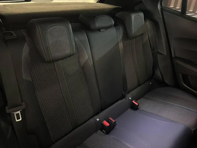 Peugeot 2008 1.2 PureTech GT EAT8