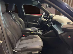 Peugeot 2008 1.2 PureTech GT EAT8