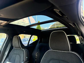 https://vehicle.imgix.net/4344000/0a24b539-1c0e-4aae-b604-663677b90fd1.jpg