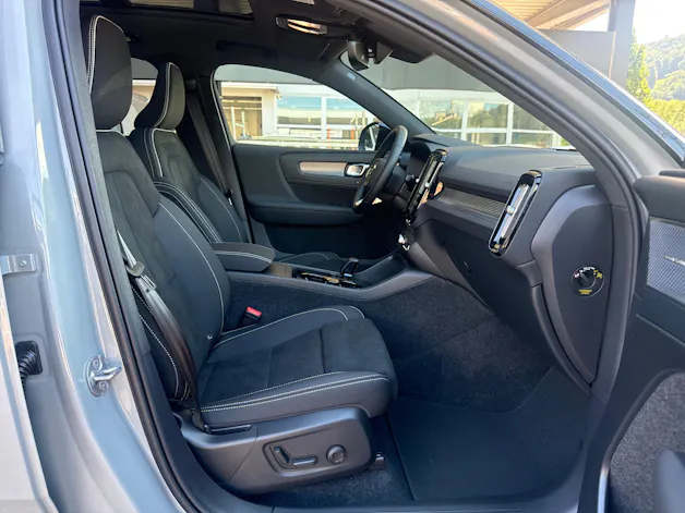 VOLVO EX40 Twin Black Edition AWD
