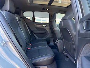 https://vehicle.imgix.net/4344000/d5744ef3-28ad-40bc-9666-e1e27eaad789.jpg