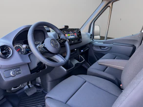 https://vehicle.imgix.net/4344158/0c3e0d1a-7e31-4871-945c-448001679d76.jpg
