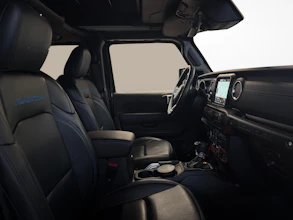 https://vehicle.imgix.net/4344181/03a5bf41-092d-4d97-afc9-9d39ffd2f45a.jpg