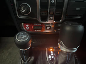 https://vehicle.imgix.net/4344181/d46dbdfb-39b9-463b-adb7-7a4ea51a0e04.jpg