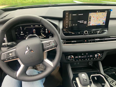 MITSUBISHI OUTLANDER 8
