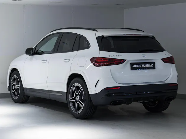 Mercedes-Benz GLA 250 Swiss Star AMG Line 4matic