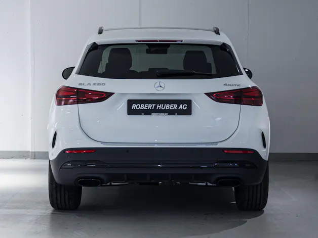 Mercedes-Benz GLA 250 Swiss Star AMG Line 4matic