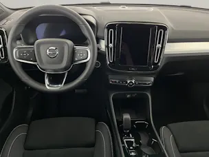 Volvo XC40 2.0 B3 MH Plus Dark