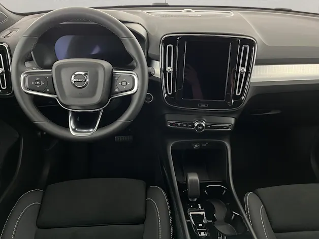 Volvo XC40 2.0 B3 MH Plus Dark