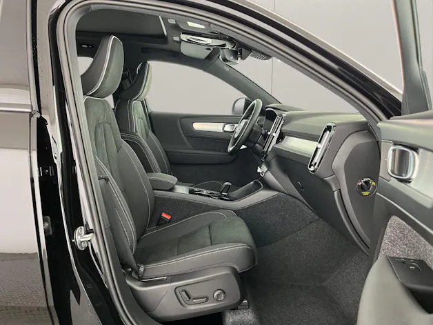 Volvo XC40 2.0 B3 MH Plus Dark