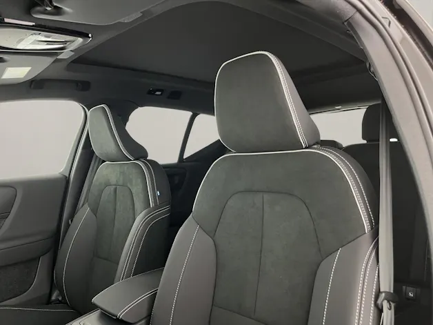 Volvo XC40 2.0 B3 MH Plus Dark