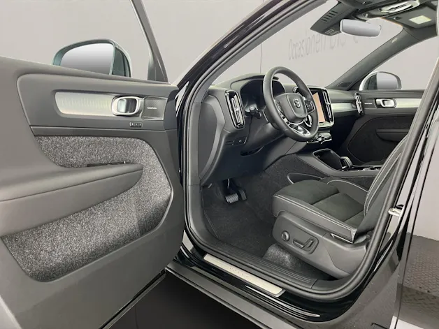 Volvo XC40 2.0 B3 MH Plus Dark