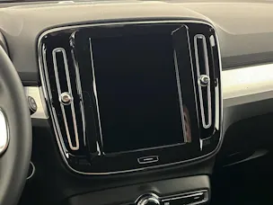Volvo XC40 2.0 B3 MH Plus Dark
