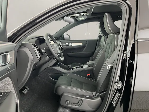 Volvo XC40 2.0 B3 MH Plus Dark