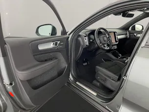 Volvo XC40 2.0 B3 MH Plus Dark