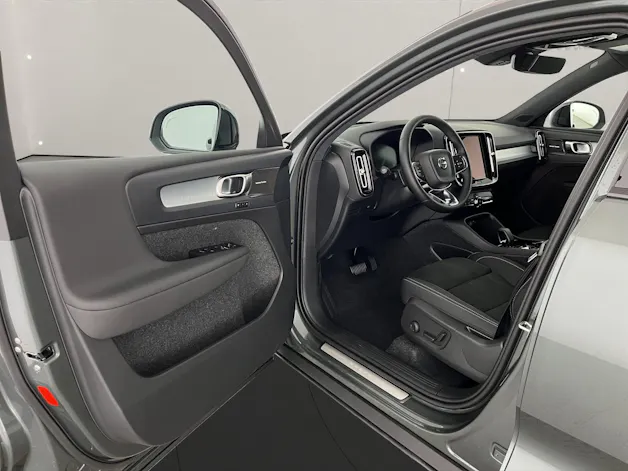 Volvo XC40 2.0 B3 MH Plus Dark