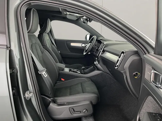 Volvo XC40 2.0 B3 MH Plus Dark