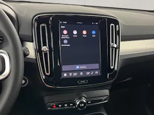 Volvo XC40 2.0 B3 MH Plus Dark