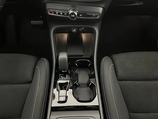 Volvo XC40 2.0 B3 MH Plus Dark
