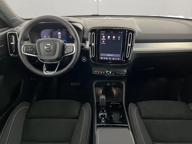 Volvo XC40 2.0 B3 MH Plus Dark