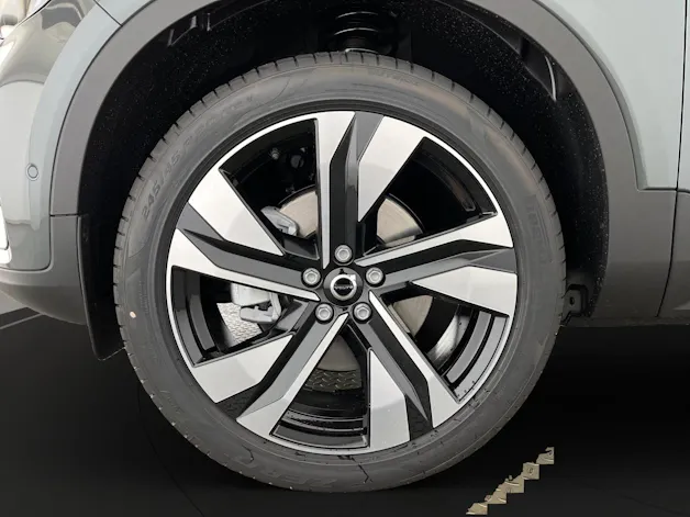 Volvo XC40 2.0 B3 MH Plus Dark