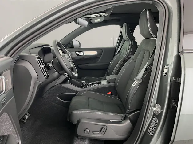 Volvo XC40 2.0 B3 MH Plus Dark