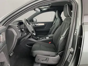 Volvo XC40 2.0 B3 MH Plus Dark
