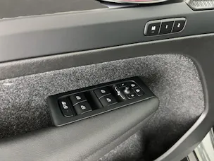Volvo XC40 2.0 B3 MH Plus Dark