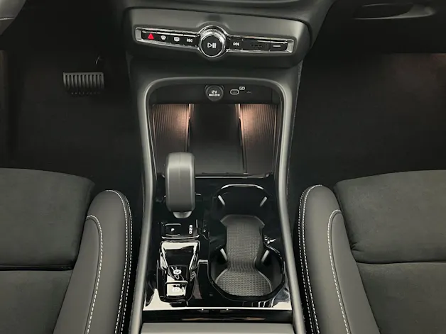 Volvo XC40 2.0 B3 MH Plus Dark
