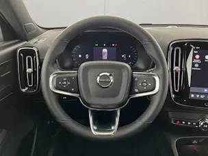 Volvo XC40 2.0 B3 MH Plus Dark