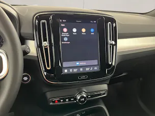 Volvo XC40 2.0 B3 MH Plus Dark