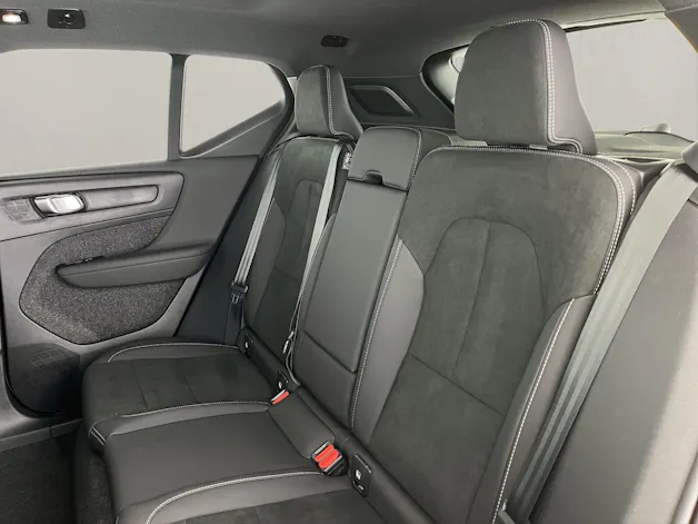 Volvo XC40 2.0 B3 MH Plus Dark