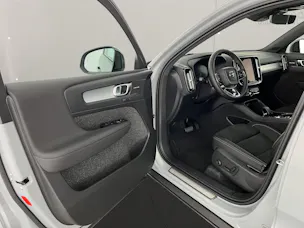 Volvo XC40 2.0 B3 MH Plus Dark
