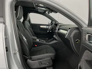 Volvo XC40 2.0 B3 MH Plus Dark