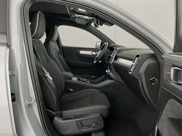 Volvo XC40 2.0 B3 MH Plus Dark