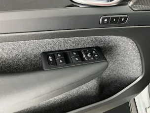 Volvo XC40 2.0 B3 MH Plus Dark