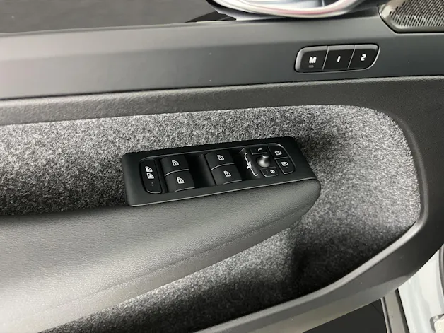 Volvo XC40 2.0 B3 MH Plus Dark