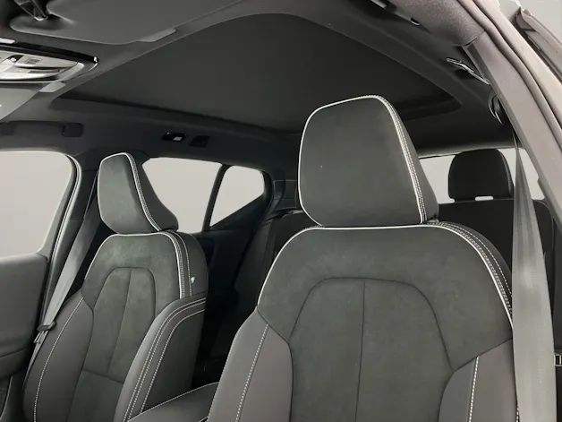 Volvo XC40 2.0 B3 MH Plus Dark