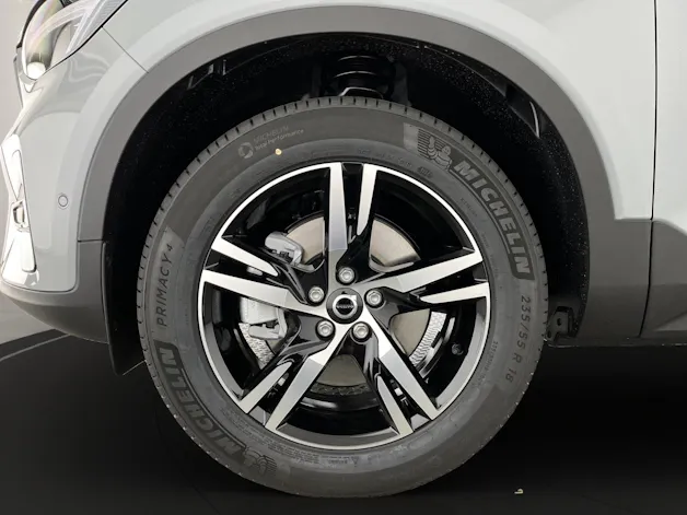 Volvo XC40 2.0 B3 MH Plus Dark