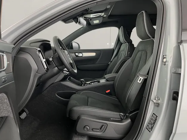 Volvo XC40 2.0 B3 MH Plus Dark
