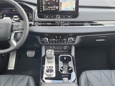 MITSUBISHI OUTLANDER 16