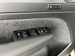 Volvo XC40 2.0 B3 MH Plus Dark