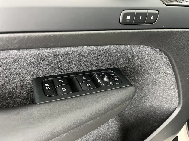 Volvo XC40 2.0 B3 MH Plus Dark
