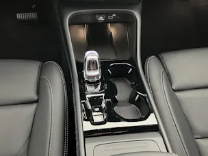 Volvo XC40 2.0 B3 MH Plus Dark