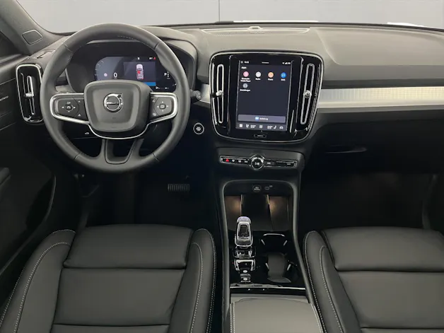 Volvo XC40 2.0 B3 MH Plus Dark