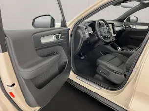 Volvo XC40 2.0 B3 MH Plus Dark