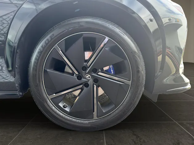 Lexus RZ 550e F Sport