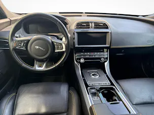 Jaguar XE 2.0 T 300 Sport AWD