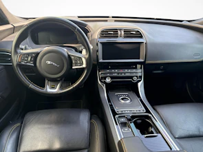 Fahrzeugbild JAGUAR XE 2.0 T 300 Sport AWD