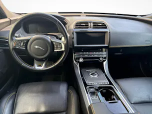 Jaguar XE 2.0 T 300 Sport AWD